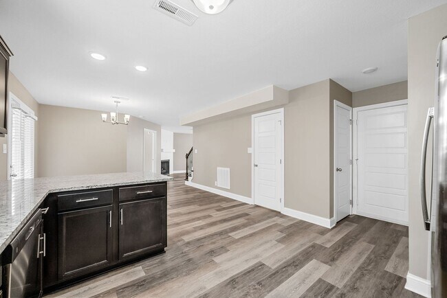 Building Photo - Pet Friendly Five Bedroom!