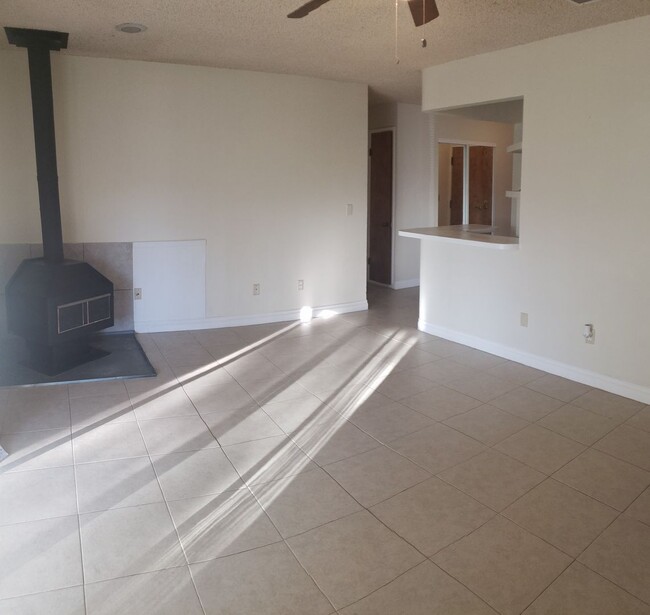 Building Photo - Spacious 4 bedroom home in Yucca Valley