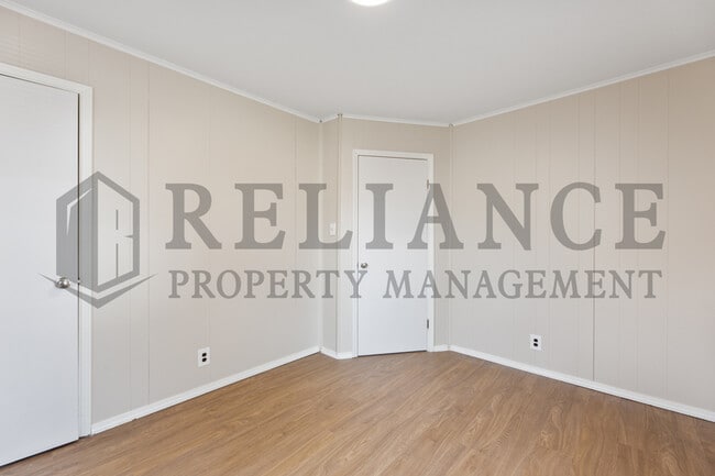 Building Photo - 421 Grover Ave