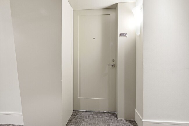 Building Photo - 10 Terminus Luxury 2 Bedroom Condo in Heart of Buckhead