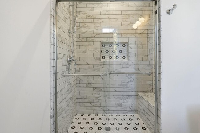 Building Photo - 1618 N Danville St