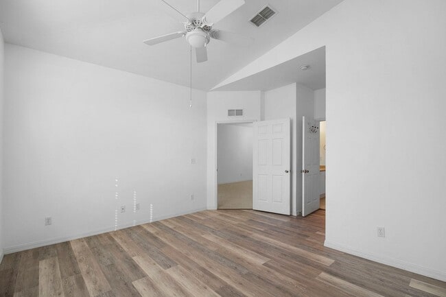 Building Photo - Beautiful 3-bedroom, 2-bathroom in Gated c...