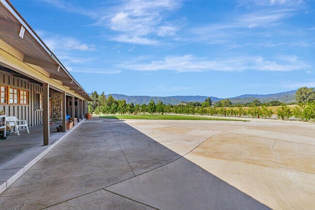Building Photo - 9270 Linda Vista Ln