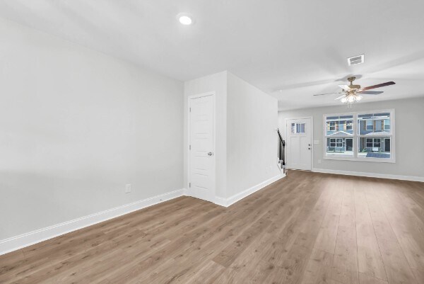 Building Photo - 207 W Point Dr