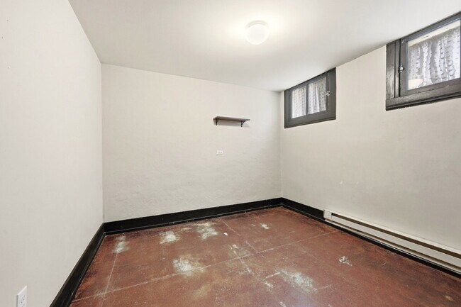 Building Photo - $4,720.95 with $300 off the first month's rent, 5 Beds - 5 Bath, Single Family Home in Denver wit...