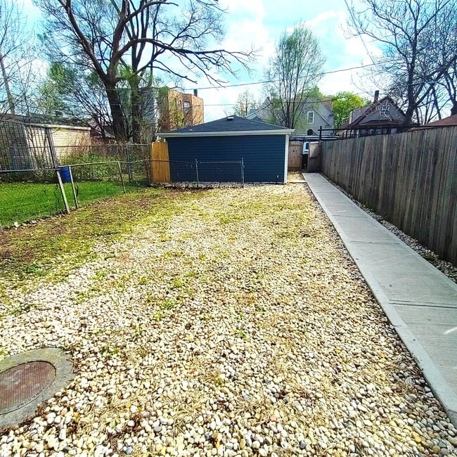 Building Photo - 1507 E 76th Pl