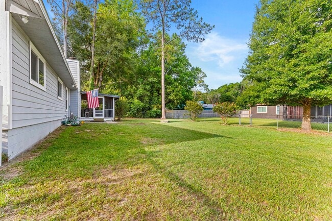 Building Photo - Beautifully updated 3 bedroom 2 bath home ...