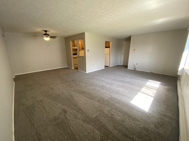 The Oak Living, Dining and Kitchen area - Alcoma on the Green