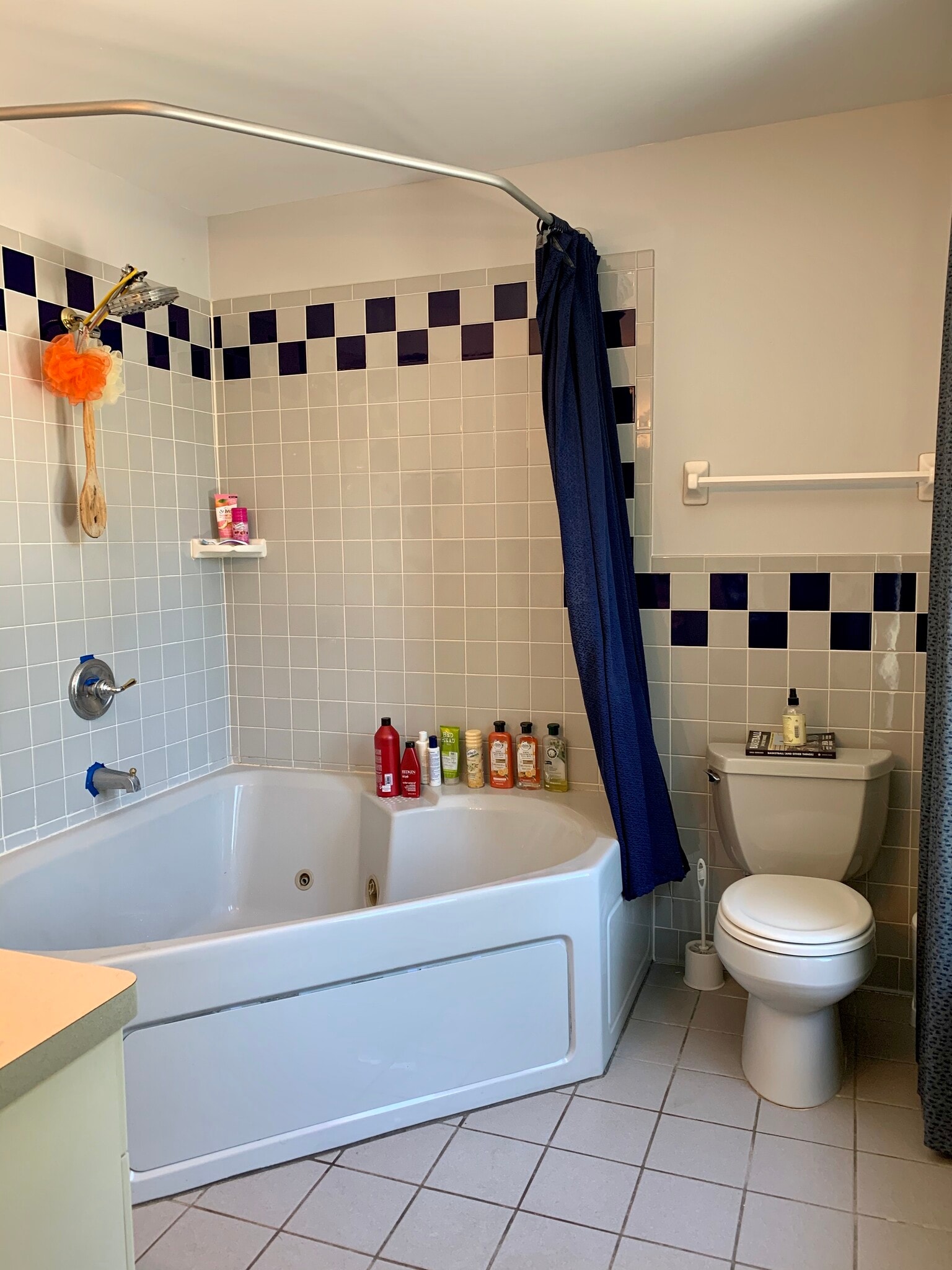 Master bedroom with private bathroom and heart shaped jacuzzi tub - 457 Park Ave