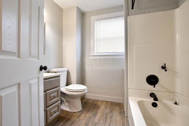 Building Photo - 170 Gillette Ave