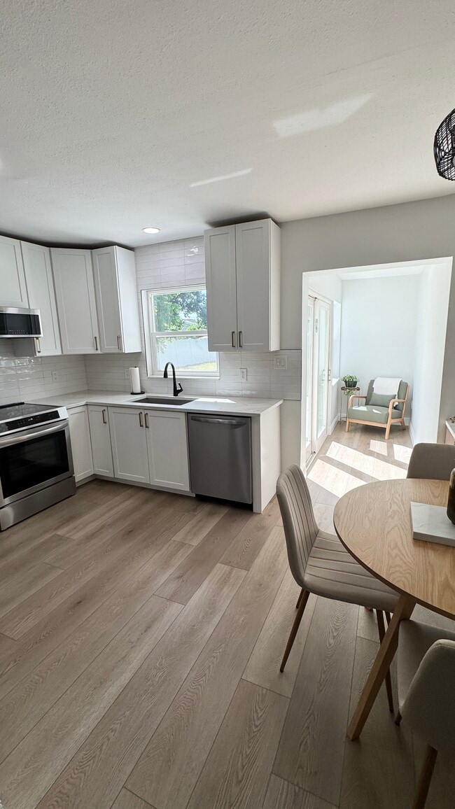 Building Photo - 2936 27th Ave N