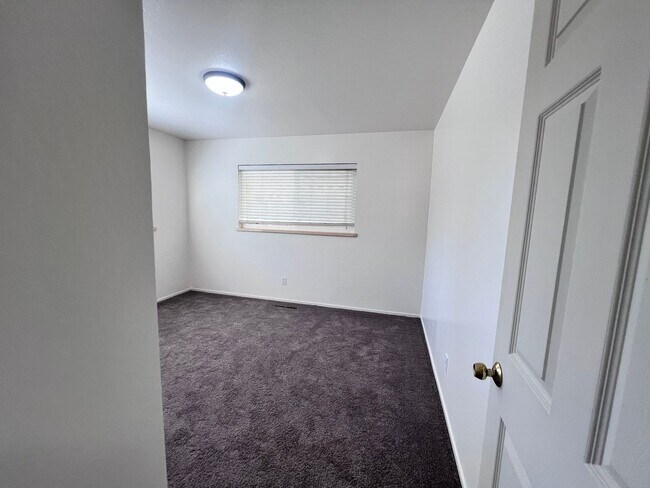 Building Photo - EBS T 37565