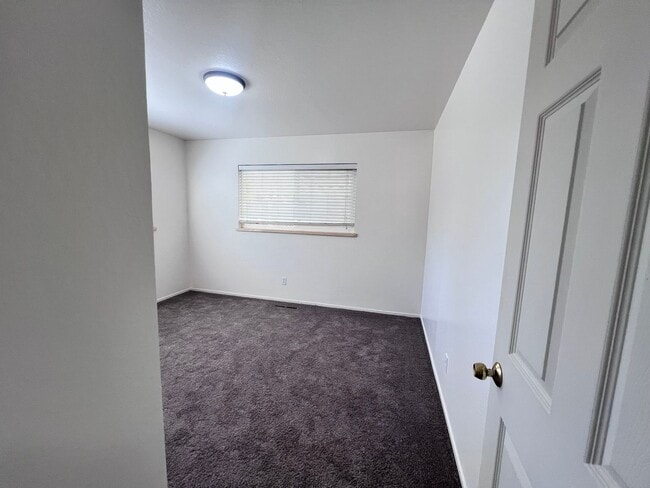 Building Photo - MUST SEE THREE BEDROOM SINGLE FAMILY HOME!