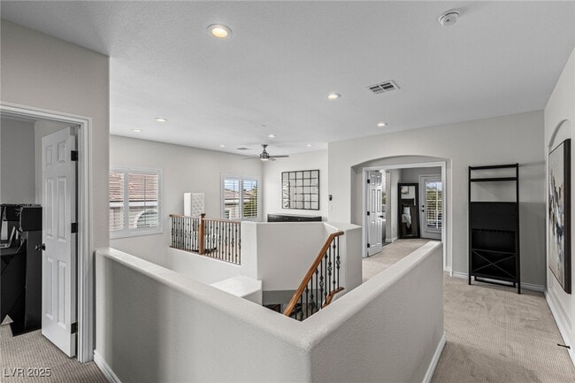 Building Photo - 275 Spectacular St