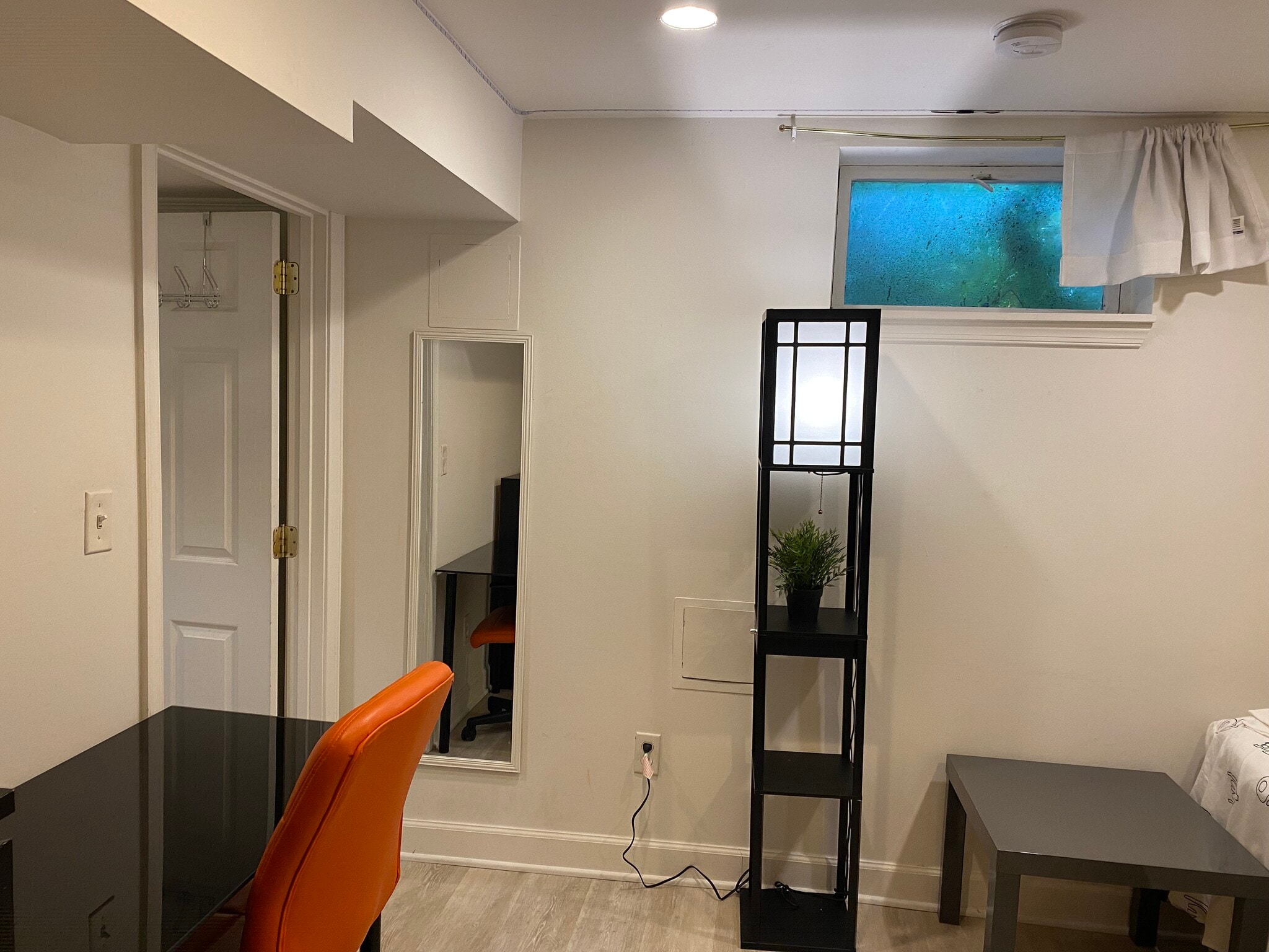 Room # 6 - 4427 Nebraska Ave NW