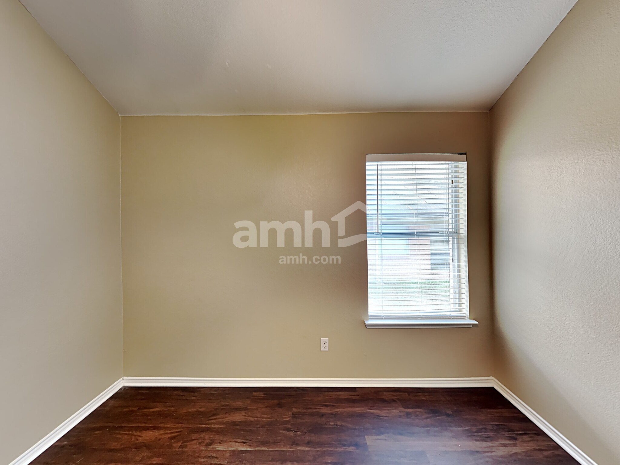 Building Photo - 1606 Windcastle Dr