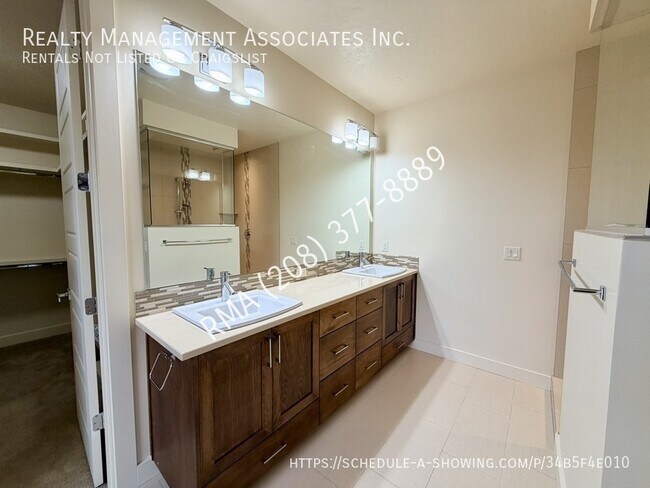 Building Photo - 2552 E Boise Ave