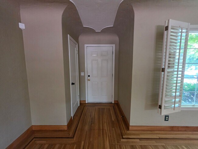 Building Photo - Charming Bungalow in La Loma neighborhood!