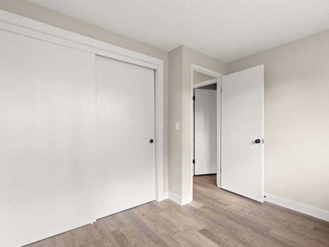Building Photo - Single-family 3 bedroom home available for...