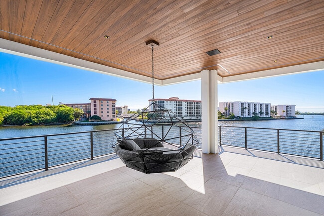 Building Photo - 2934 NE 8th Ave