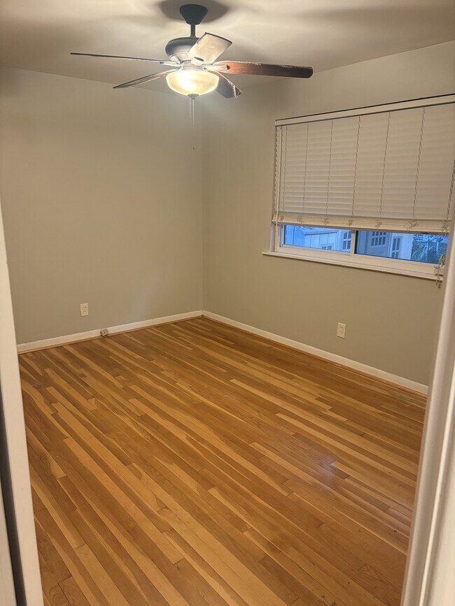 Building Photo - 448 Terryville Dr