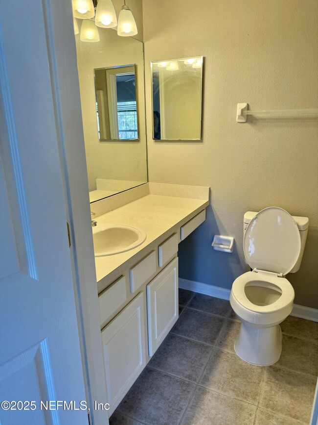 Building Photo - 8432 Thornbush Ct