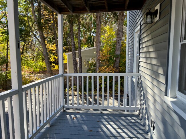 Building Photo - 10 Fruit St