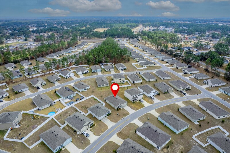 Building Photo - 49 Hickory Course Ln