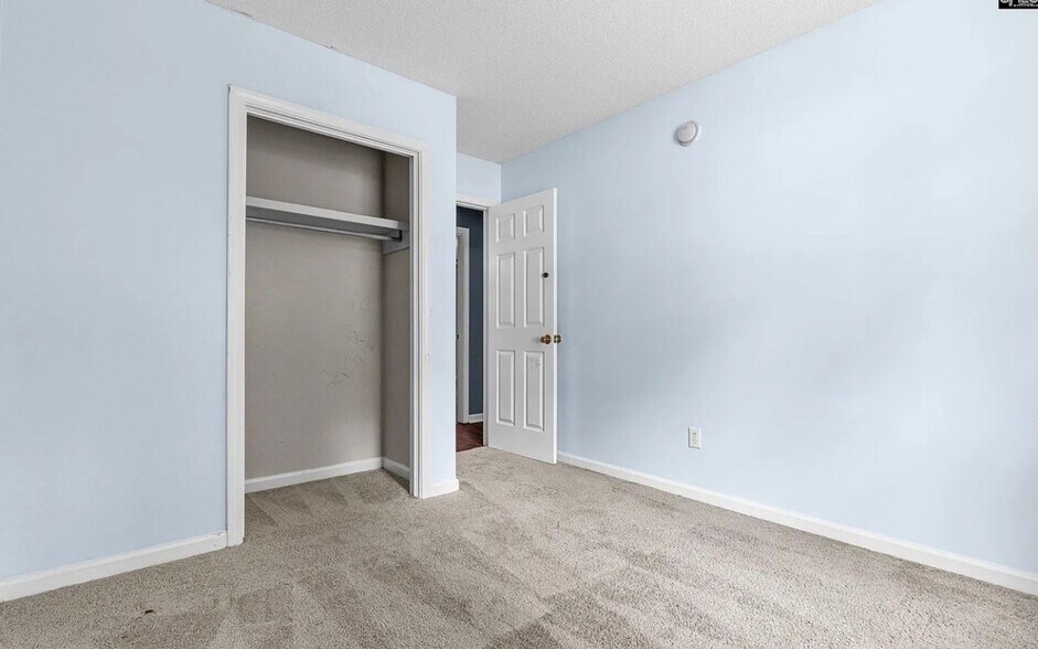 Building Photo - 4223 Woodridge Dr