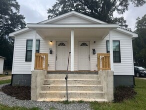 Building Photo - Church N 532/534