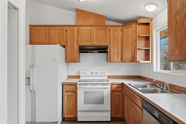 Building Photo - 313 S Nectarine St