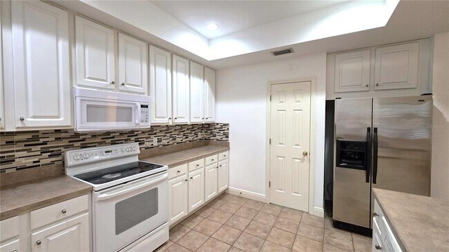 Building Photo - 381 1st Ave SW