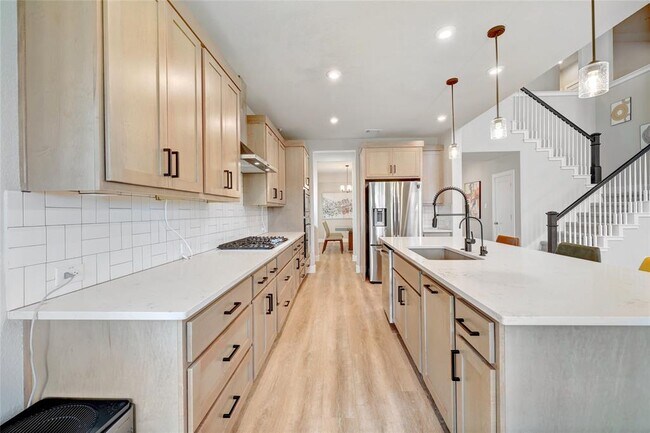 Building Photo - 317 Rock Knl St