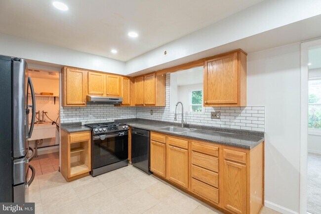 Building Photo - 3338 Carroll Ct