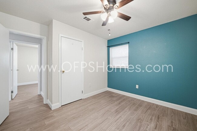 Building Photo - 127 Judith Dr
