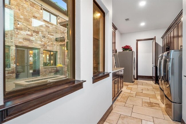 Building Photo - 13017 Luna Montana Way S