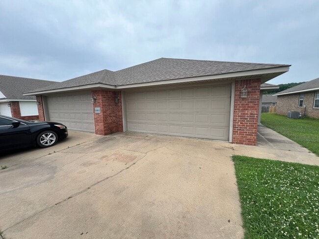 Primary Photo - 2016 Plum Creek Ln