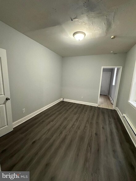 Building Photo - 1948 E Monmouth St