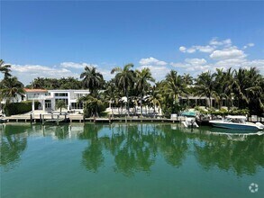 Building Photo - 9500 W Bay Harbor Dr
