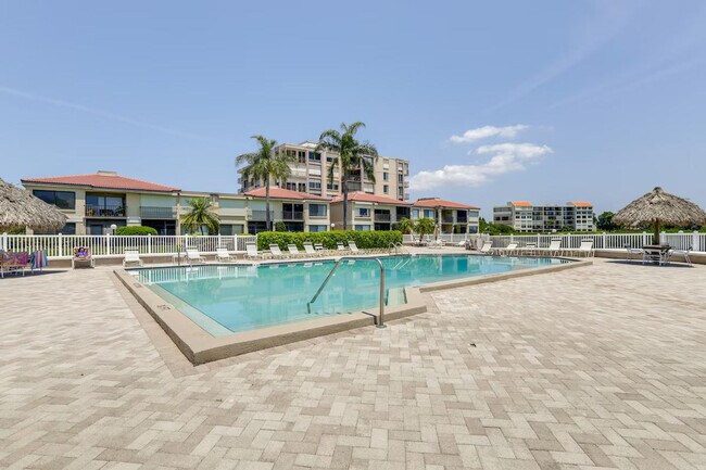 Building Photo - 6218 Palma Del Mar Blvd S