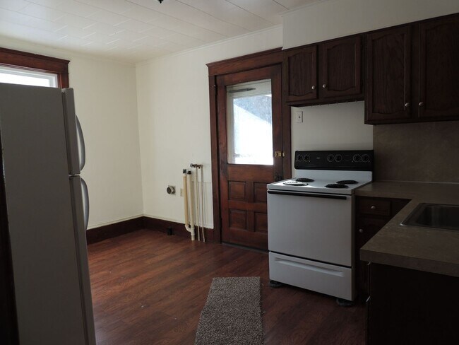 Building Photo - 3 Bedroom Townhouse in Pleasant Gap