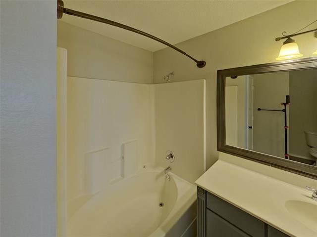 Building Photo - 1415 Lochspring Dr