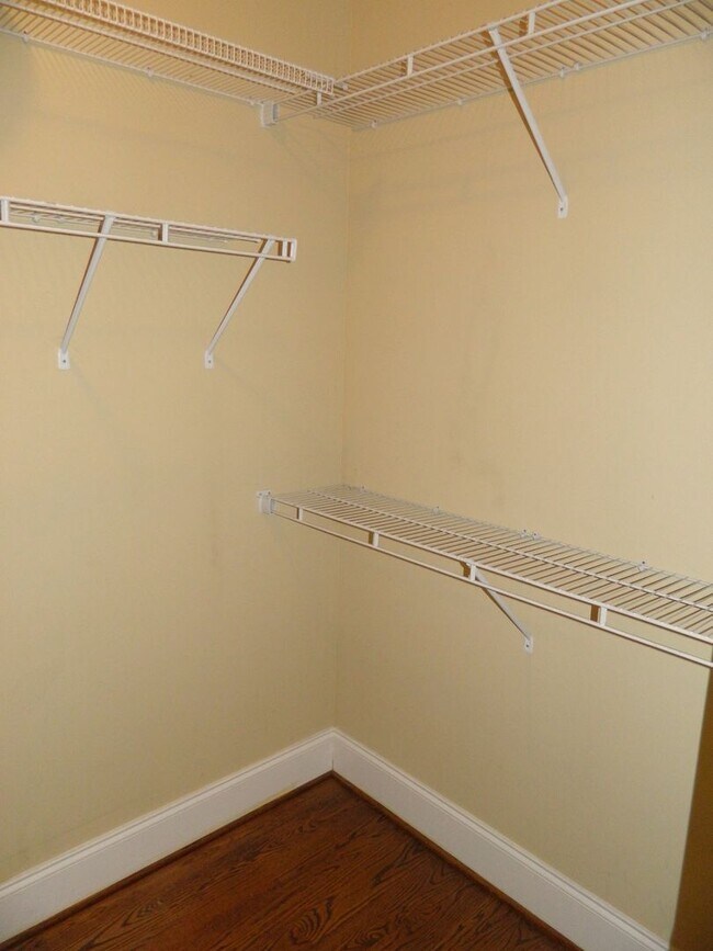 Building Photo - 4108 Dewaal St