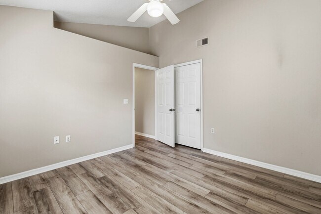 Building Photo - 10000 SW 52nd Ave