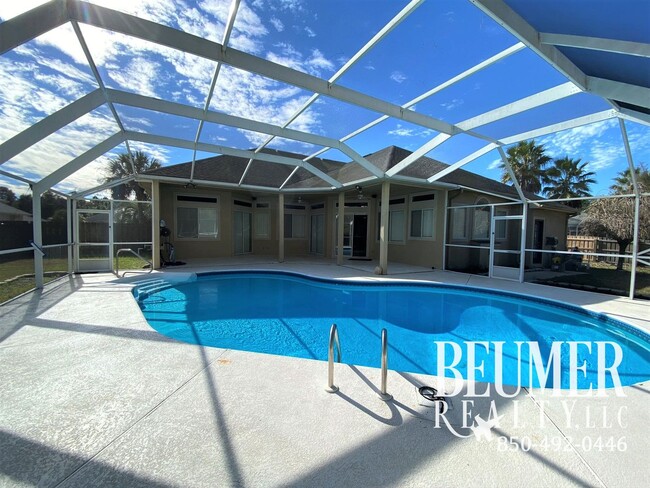 Building Photo - Tranquil Retreat on Naples Drive with Pool