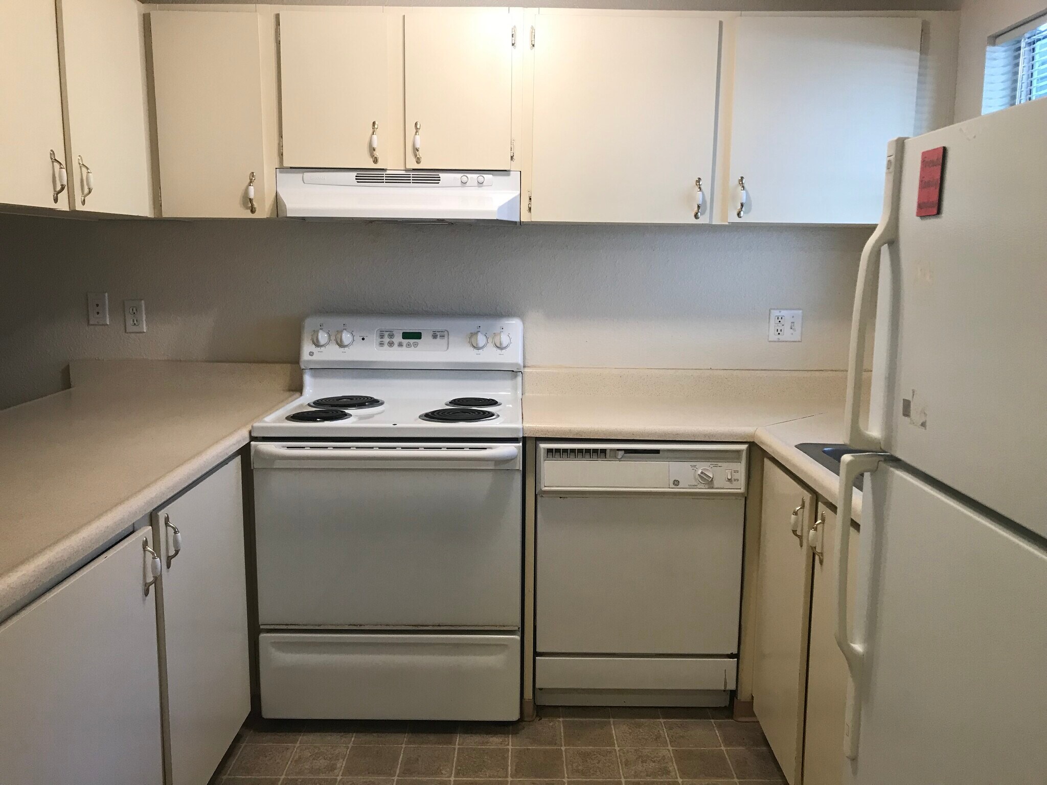 Building Photo - 14547 NE 40th St