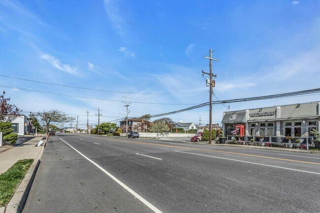 Building Photo - 1402 Bay Blvd