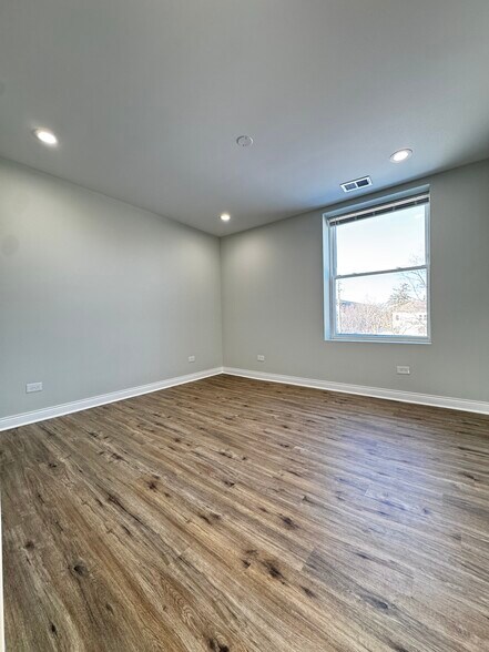 Building Photo - 6807 S Paulina St