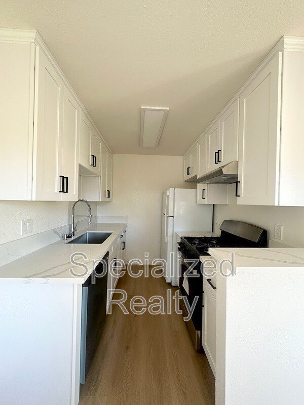 Building Photo - 14718 Sylvan St