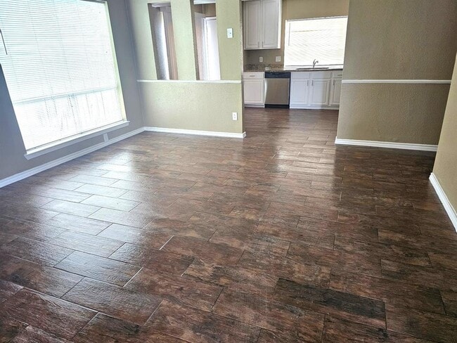 Building Photo - 2307 Edgedale Dr